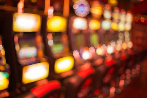 AduQ betting interface showing player hand, pot size, and action buttons